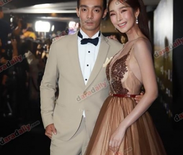 เหล่าดาราตบเท้าเดิน Black carpet งานประกาศรางวัล VibeWire Awards ครั้งที่ 8