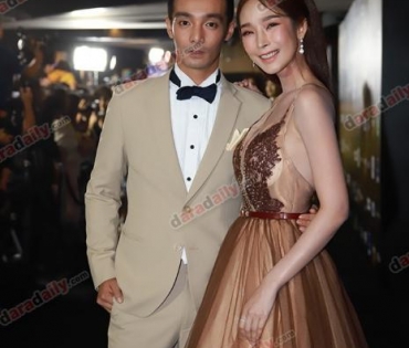 เหล่าดาราตบเท้าเดิน Black carpet งานประกาศรางวัล VibeWire Awards ครั้งที่ 8