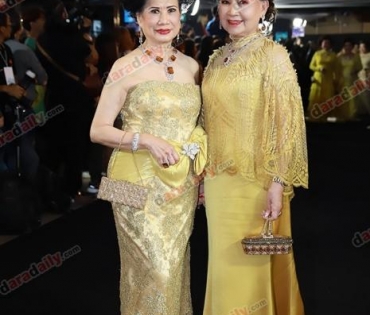 เหล่าดาราตบเท้าเดิน Black carpet งานประกาศรางวัล VibeWire Awards ครั้งที่ 8