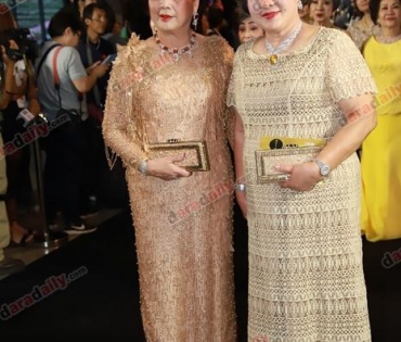เหล่าดาราตบเท้าเดิน Black carpet งานประกาศรางวัล VibeWire Awards ครั้งที่ 8