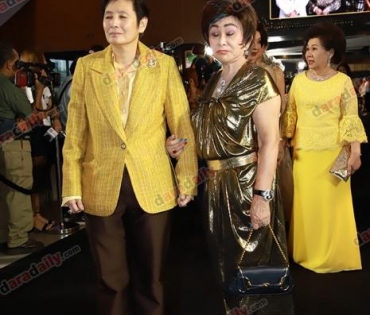 เหล่าดาราตบเท้าเดิน Black carpet งานประกาศรางวัล VibeWire Awards ครั้งที่ 8