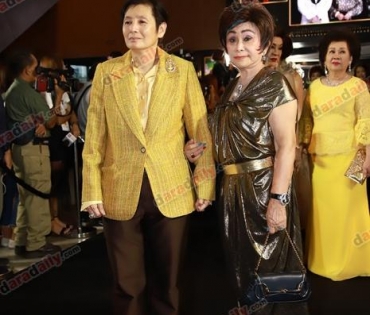 เหล่าดาราตบเท้าเดิน Black carpet งานประกาศรางวัล VibeWire Awards ครั้งที่ 8