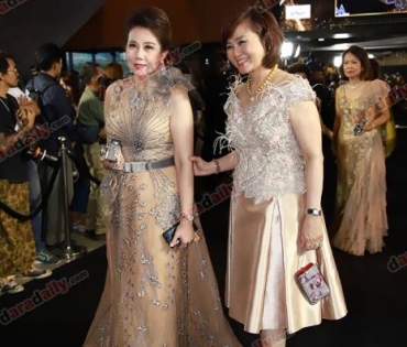 เหล่าดาราตบเท้าเดิน Black carpet งานประกาศรางวัล VibeWire Awards ครั้งที่ 8