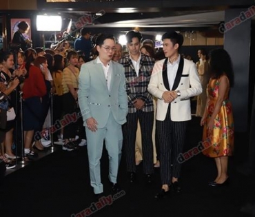 เหล่าดาราตบเท้าเดิน Black carpet งานประกาศรางวัล VibeWire Awards ครั้งที่ 8