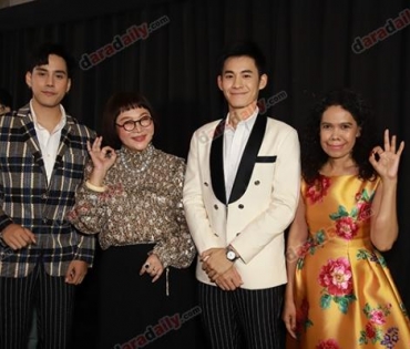 เหล่าดาราตบเท้าเดิน Black carpet งานประกาศรางวัล VibeWire Awards ครั้งที่ 8