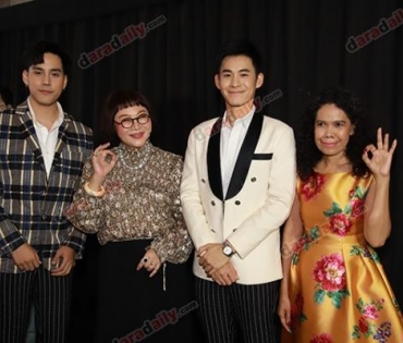เหล่าดาราตบเท้าเดิน Black carpet งานประกาศรางวัล VibeWire Awards ครั้งที่ 8