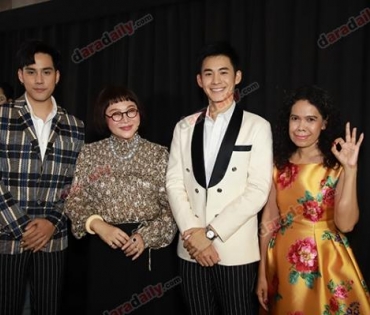 เหล่าดาราตบเท้าเดิน Black carpet งานประกาศรางวัล VibeWire Awards ครั้งที่ 8