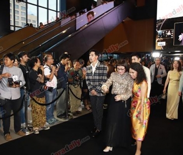 เหล่าดาราตบเท้าเดิน Black carpet งานประกาศรางวัล VibeWire Awards ครั้งที่ 8