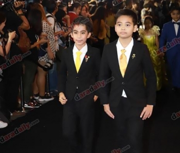 เหล่าดาราตบเท้าเดิน Black carpet งานประกาศรางวัล VibeWire Awards ครั้งที่ 8