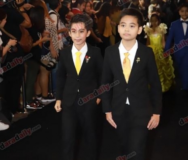 เหล่าดาราตบเท้าเดิน Black carpet งานประกาศรางวัล VibeWire Awards ครั้งที่ 8