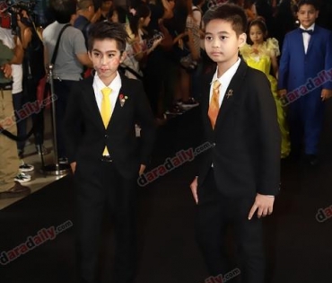 เหล่าดาราตบเท้าเดิน Black carpet งานประกาศรางวัล VibeWire Awards ครั้งที่ 8