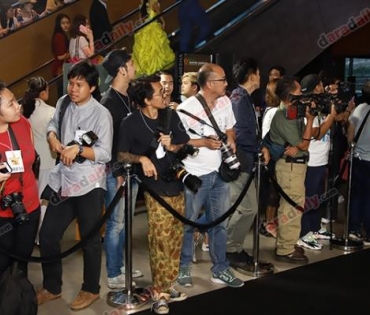 เหล่าดาราตบเท้าเดิน Black carpet งานประกาศรางวัล VibeWire Awards ครั้งที่ 8