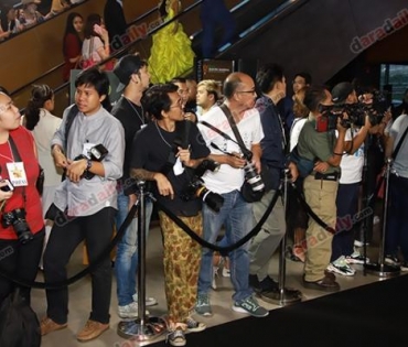เหล่าดาราตบเท้าเดิน Black carpet งานประกาศรางวัล VibeWire Awards ครั้งที่ 8