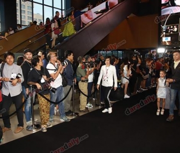 เหล่าดาราตบเท้าเดิน Black carpet งานประกาศรางวัล VibeWire Awards ครั้งที่ 8