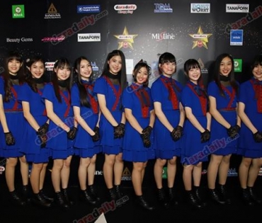 เหล่าดาราตบเท้าเดิน Black carpet งานประกาศรางวัล VibeWire Awards ครั้งที่ 8