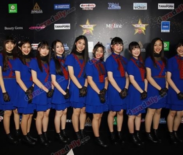 เหล่าดาราตบเท้าเดิน Black carpet งานประกาศรางวัล VibeWire Awards ครั้งที่ 8