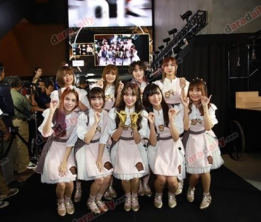 เหล่าดาราตบเท้าเดิน Black carpet งานประกาศรางวัล VibeWire Awards ครั้งที่ 8