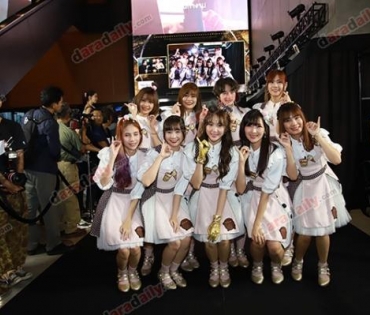 เหล่าดาราตบเท้าเดิน Black carpet งานประกาศรางวัล VibeWire Awards ครั้งที่ 8