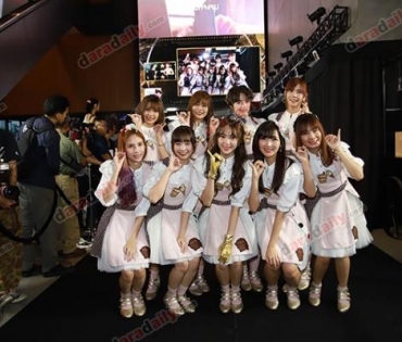 เหล่าดาราตบเท้าเดิน Black carpet งานประกาศรางวัล VibeWire Awards ครั้งที่ 8