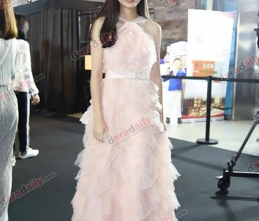 เหล่าดาราตบเท้าเดิน Black carpet งานประกาศรางวัล VibeWire Awards ครั้งที่ 8