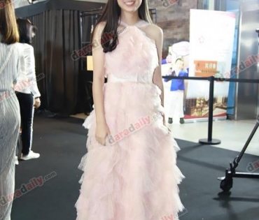 เหล่าดาราตบเท้าเดิน Black carpet งานประกาศรางวัล VibeWire Awards ครั้งที่ 8