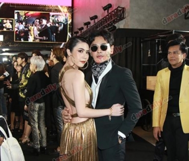 เหล่าดาราตบเท้าเดิน Black carpet งานประกาศรางวัล VibeWire Awards ครั้งที่ 8