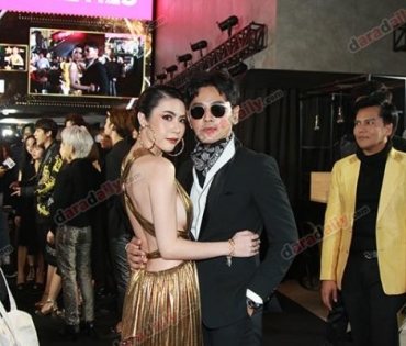 เหล่าดาราตบเท้าเดิน Black carpet งานประกาศรางวัล VibeWire Awards ครั้งที่ 8
