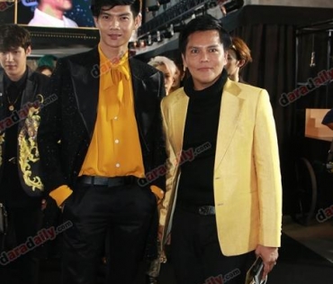 เหล่าดาราตบเท้าเดิน Black carpet งานประกาศรางวัล VibeWire Awards ครั้งที่ 8