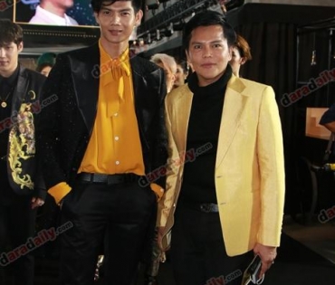 เหล่าดาราตบเท้าเดิน Black carpet งานประกาศรางวัล VibeWire Awards ครั้งที่ 8