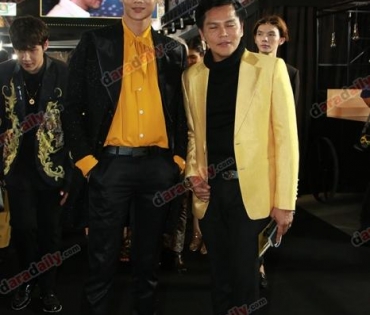 เหล่าดาราตบเท้าเดิน Black carpet งานประกาศรางวัล VibeWire Awards ครั้งที่ 8