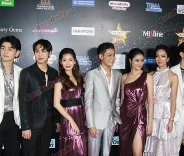 เหล่าดาราตบเท้าเดิน Black carpet งานประกาศรางวัล VibeWire Awards ครั้งที่ 8