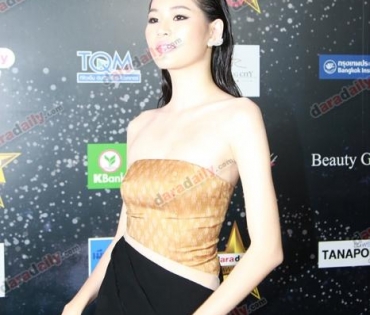 เหล่าดาราตบเท้าเดิน Black carpet งานประกาศรางวัล VibeWire Awards ครั้งที่ 8