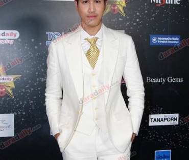 เหล่าดาราตบเท้าเดิน Black carpet งานประกาศรางวัล VibeWire Awards ครั้งที่ 8