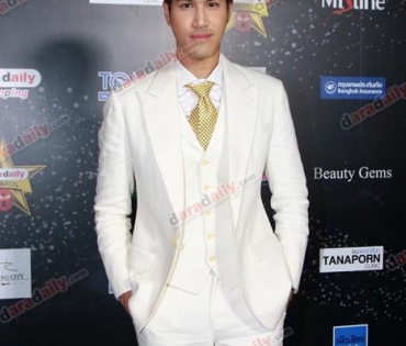 เหล่าดาราตบเท้าเดิน Black carpet งานประกาศรางวัล VibeWire Awards ครั้งที่ 8
