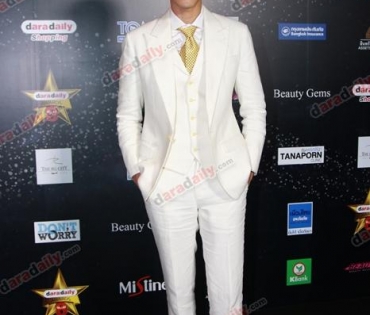 เหล่าดาราตบเท้าเดิน Black carpet งานประกาศรางวัล VibeWire Awards ครั้งที่ 8