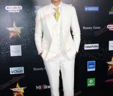 เหล่าดาราตบเท้าเดิน Black carpet งานประกาศรางวัล VibeWire Awards ครั้งที่ 8