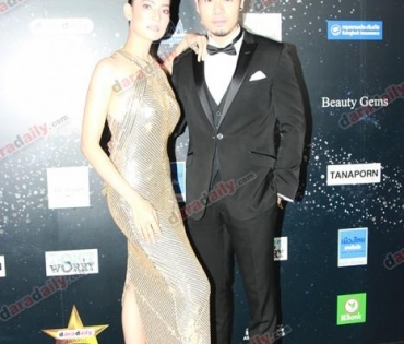 เหล่าดาราตบเท้าเดิน Black carpet งานประกาศรางวัล VibeWire Awards ครั้งที่ 8