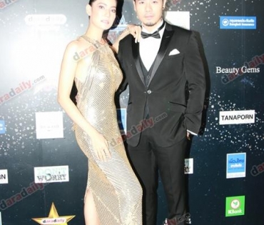 เหล่าดาราตบเท้าเดิน Black carpet งานประกาศรางวัล VibeWire Awards ครั้งที่ 8