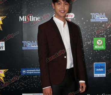 เหล่าดาราตบเท้าเดิน Black carpet งานประกาศรางวัล VibeWire Awards ครั้งที่ 8