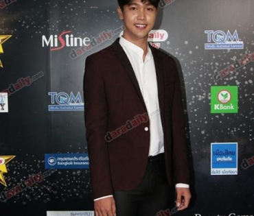 เหล่าดาราตบเท้าเดิน Black carpet งานประกาศรางวัล VibeWire Awards ครั้งที่ 8