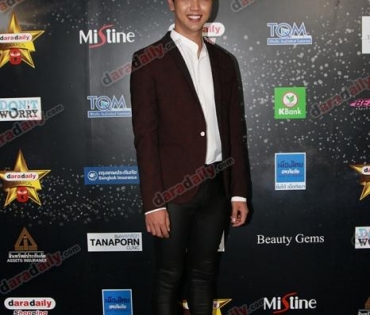 เหล่าดาราตบเท้าเดิน Black carpet งานประกาศรางวัล VibeWire Awards ครั้งที่ 8
