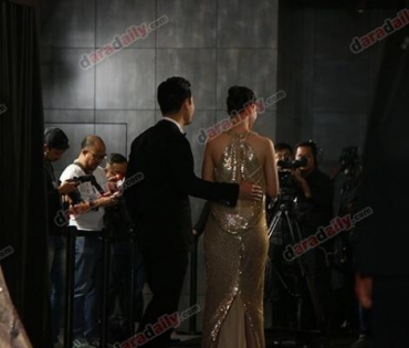 เหล่าดาราตบเท้าเดิน Black carpet งานประกาศรางวัล VibeWire Awards ครั้งที่ 8