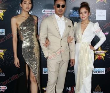 เหล่าดาราตบเท้าเดิน Black carpet งานประกาศรางวัล VibeWire Awards ครั้งที่ 8