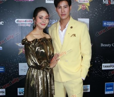 เหล่าดาราตบเท้าเดิน Black carpet งานประกาศรางวัล VibeWire Awards ครั้งที่ 8