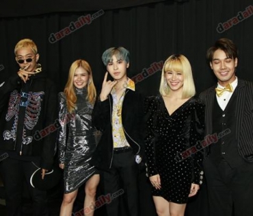 เหล่าดาราตบเท้าเดิน Black carpet งานประกาศรางวัล VibeWire Awards ครั้งที่ 8