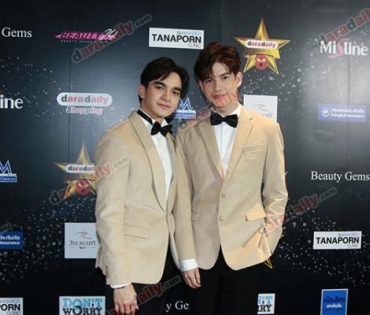 เหล่าดาราตบเท้าเดิน Black carpet งานประกาศรางวัล VibeWire Awards ครั้งที่ 8