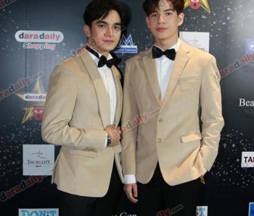 เหล่าดาราตบเท้าเดิน Black carpet งานประกาศรางวัล VibeWire Awards ครั้งที่ 8