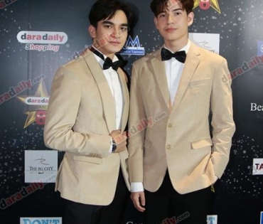 เหล่าดาราตบเท้าเดิน Black carpet งานประกาศรางวัล VibeWire Awards ครั้งที่ 8