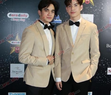 เหล่าดาราตบเท้าเดิน Black carpet งานประกาศรางวัล VibeWire Awards ครั้งที่ 8