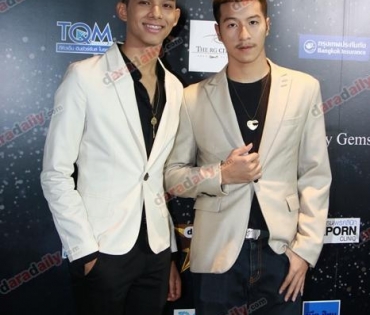 เหล่าดาราตบเท้าเดิน Black carpet งานประกาศรางวัล VibeWire Awards ครั้งที่ 8
